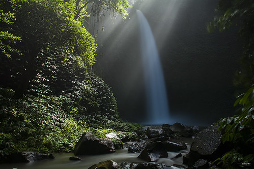 bali sol rio indonesia waterfall agua arboles selva catarata cascada airelibre asía juanjors cascadanungnung