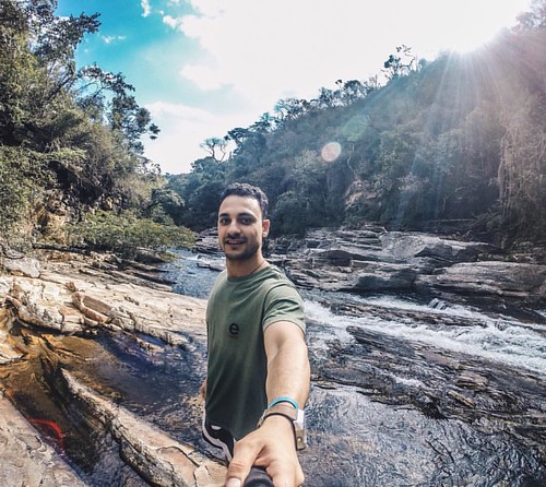 🗿#carrancas #carrancascachoeiras #carrancasmg #trip #goprooftheworld #gopro #goprobr #sunset #brazil #minasgerais #minas #trekking #positivevibes #goodvibes #quedadagua | by andre_fred9