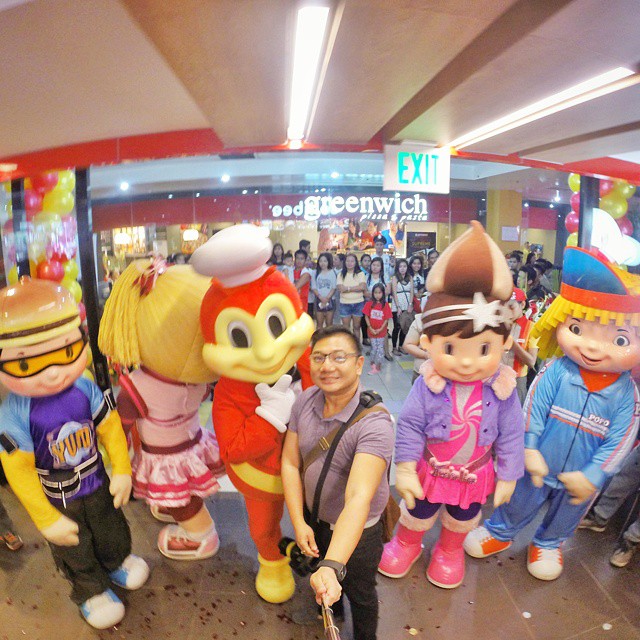 Kana ganeng saba kaayo na dili makadungog ang jollytown mascots sa counting for selfie! pero this is one of the best coverage ever...   #Jollibee #Emall #Jollytown