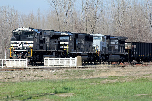 norfolksouthern bucyrusohio norfolksoutherntrains nslocomotives nssanduskydistrict nsmotivepower d8540cw ns8508