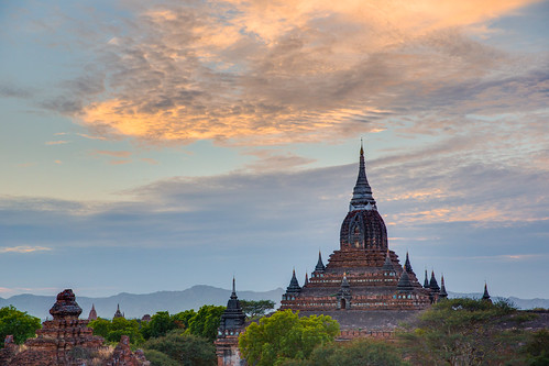 travel light sunset sun architecture sunrise canon temple pagoda dusk burma myanmar crépuscule hdr pagan bagan pagode birmanie markiii stupas canon5dmarkiii 5dmarkiii ပုဂံ