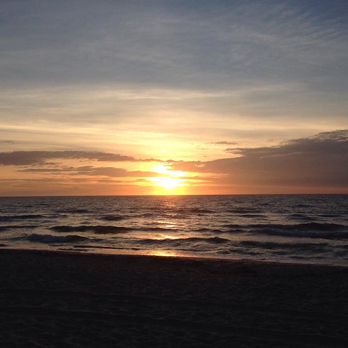 #nofilter #oceanpotion #sunrise #mermaidlife #inhalepeace #mrSun #release #letgo | by Lizashmiza