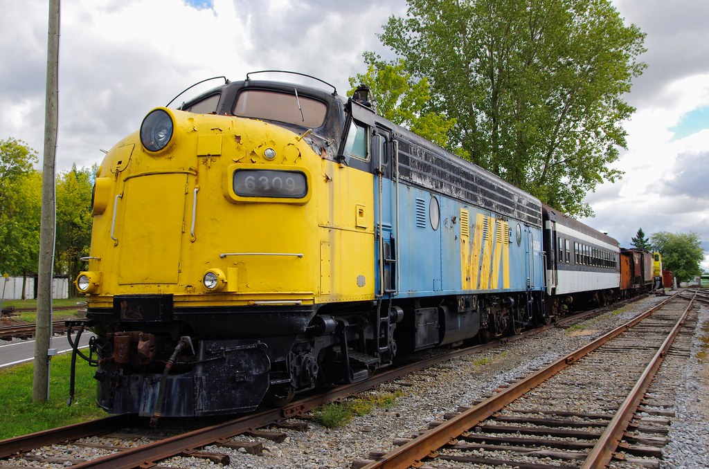 Pensionned - Locomotive - pensionnée --- locomotora pensionar