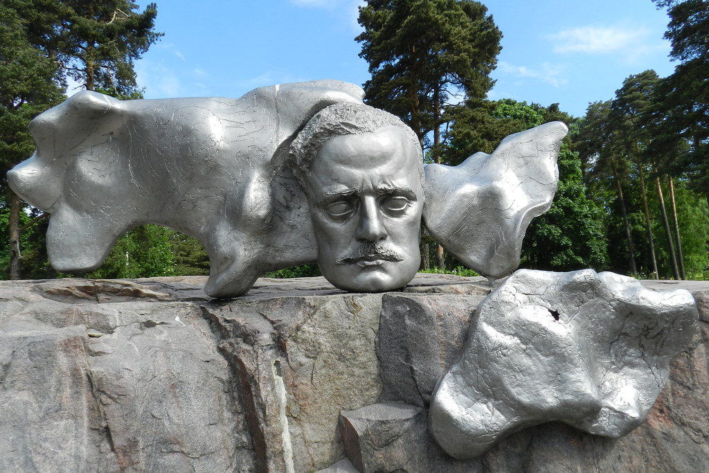 escultura de la cara de Jean Sibelius musico en el Parque Sibelius Helsinki Finlandia 04