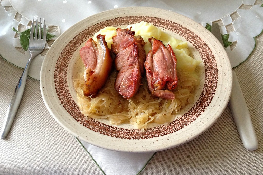 Eisbein mit Sauerkraut &amp; Kartoffelpüree / Knuckle of pork … | Flickr