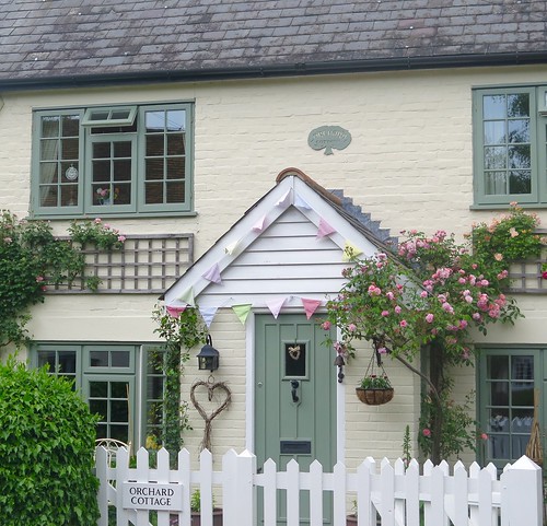 English Cottage 