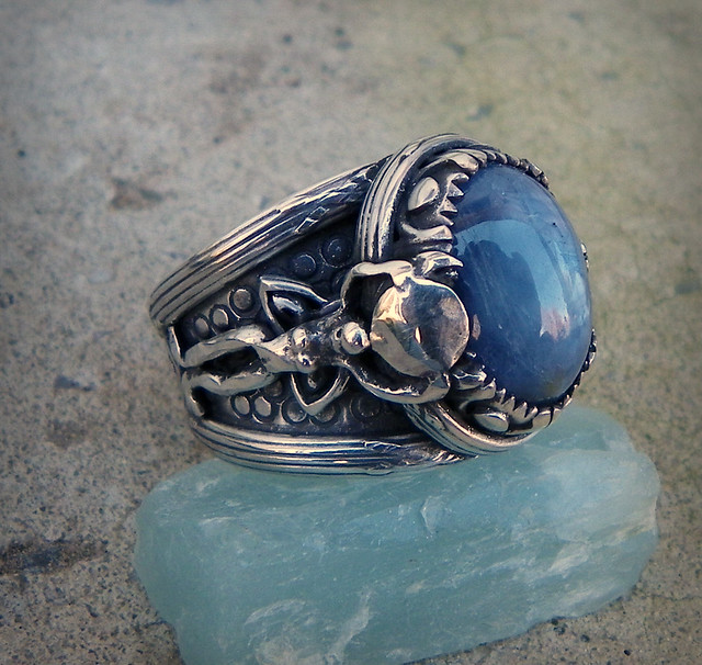 Selene' s Favor of the Moon Goddess Hidden Penticle star sapphire Ring .