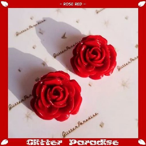 Rose Red set Photo: Muna Nazak Get yours at www.glitterparadise.com #GlitterParadise #jewelrydesigner #jewelry #earrings #pinupstyle #PinupFashion #Pinupjewelry #Pinup #Rose #rosering #roses #spring #Easter #happyEaster #Flower #Flowers #Jazzafinepiecesf | by glitterparadise