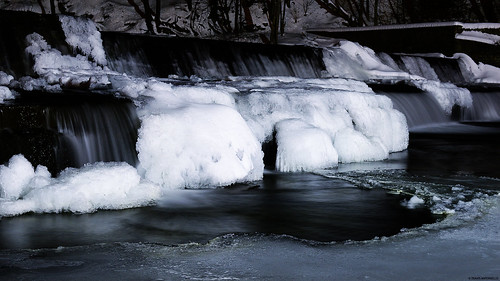 winter creek nikon35mmf18 bentondam