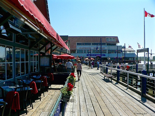 pier wharf boardwalk steveston fishermenswharf outdoorcafé charthouserestaurant thebluecanoe