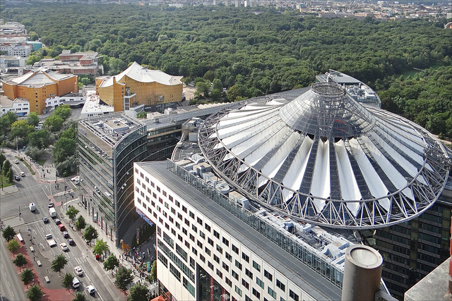 Le Sony Center et la Philharmonie (Berlin)
