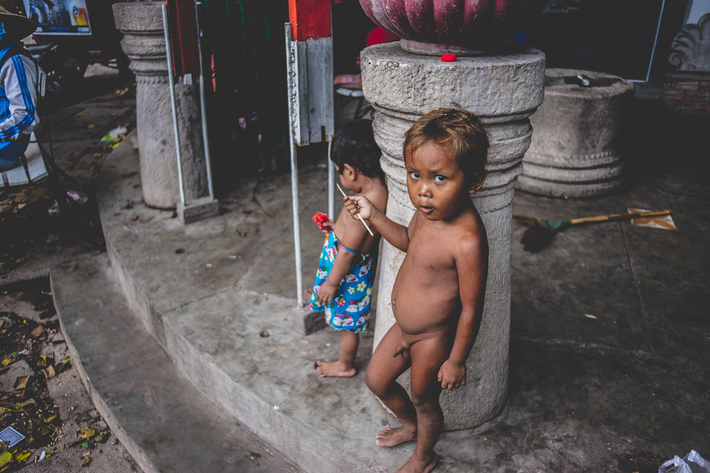 Little boy undressing on Phnom Penh's street - This poor, un… - Flickr
