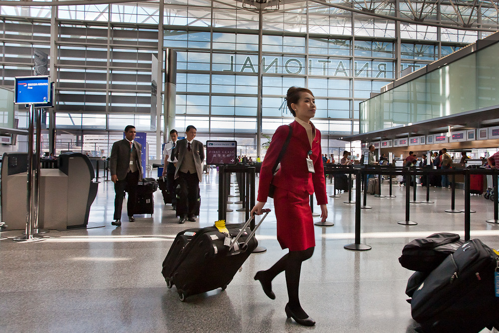 Cathay Pacific flight attendant | San Francisco Intl (SFO) | Flickr