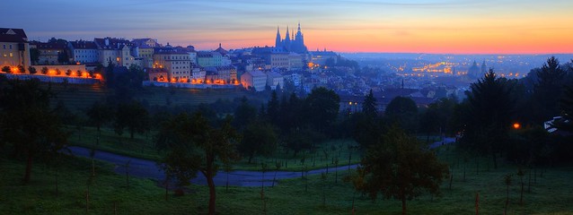 暮光之城? 曙光之城!  ~Twilight & Dawn of Czech Prague ,  gazing from Strahovský klášter~
