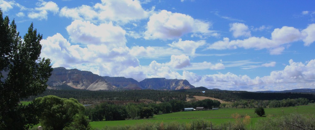 View near Tropic, Utah. Photo by Texas Dreaming; (CC BY-NC-ND 2.0)