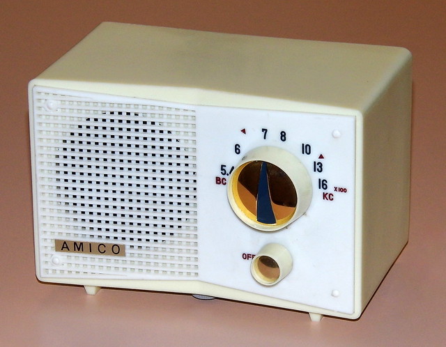 Vintage Amico Plastic Table Top Radio, AM Band, 5 Vacuum Tubes, Made in Japan, Circa 1960s
