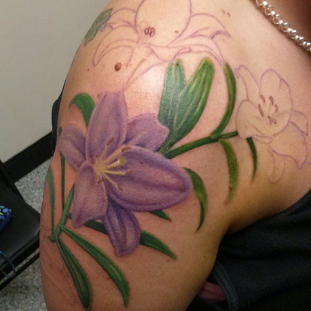 Got a decent start on this purple lily shoulder piece. #Ta… | Flickr
