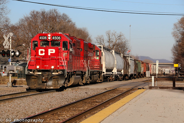 Cp 4506 Pulls out of La Crosse Wi.