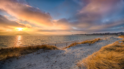 Pelzerhaken by LB-fotos, HDR 3 Stops + Verlaufsgraufilter
sunset sea beach colors strand coast high colorful meer colours son