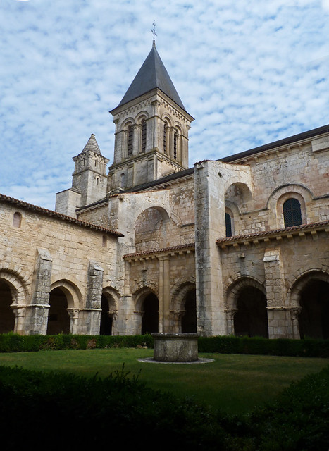 Cloître abbaye Nieul-sur-l'Autise