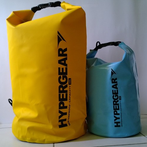 Horray..My #Minions #Yellow color #hypergearwaterproofbag arrived. 30liter vs 10liter of #HyperGear #WaterproofBag. The size is really 3 times bigger than another one. #hypergearbag #hypergearadventure | by houfong