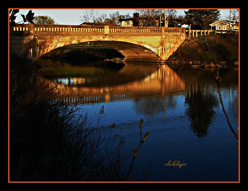 Bridge in the setting sunlight by clickclique, 🔍 <strong><a href="http://www.plaghunter.com/en/?utm_source=8760094988&utm_campaign=flickrDescr