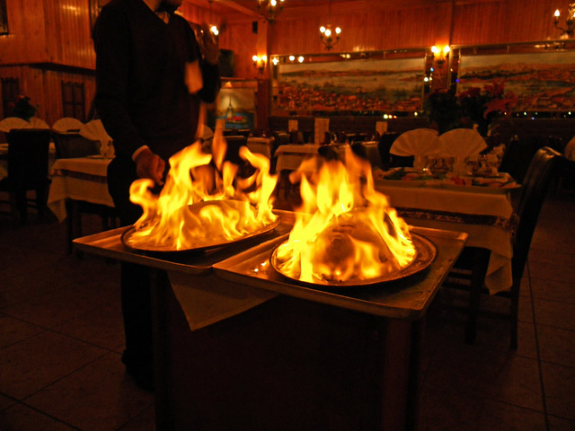 Pescado flambeado en el restaurante Yildizlar: #EXPLORE (2014.03.07)