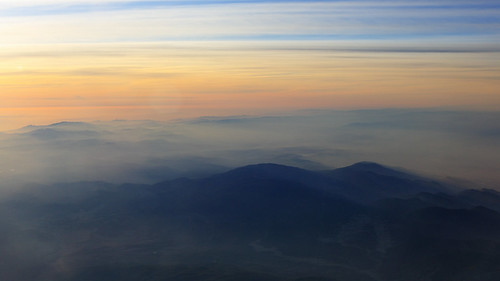 california sunset silhouette aerial windowview airplanewindow lateafternoon mountpinos