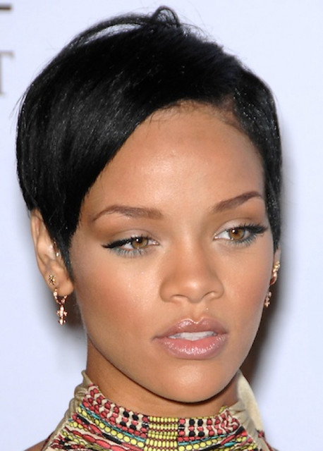 Check Out Rihanna's Curls On The Cover Of 'Glamour' - The Washington  Informer