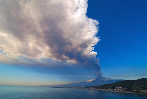 sea panorama volcano mediterranean mediterraneo mare smoke sicily etna eruption sicilia vulcano giardini fumo giardininaxos eruzione
