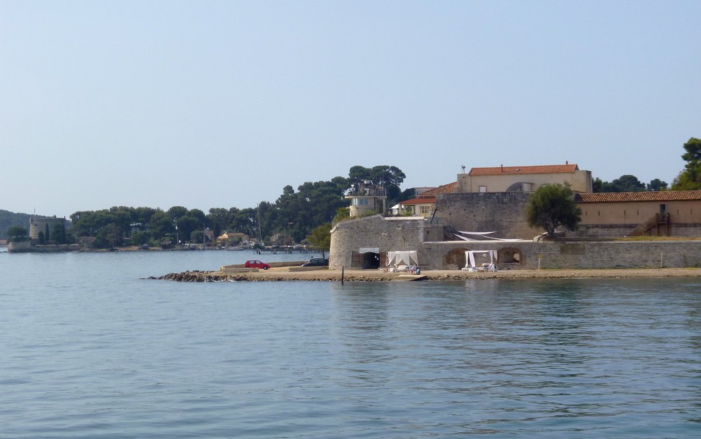 La Seyne sur Mer - Fort de l'Eyguillette et le Fort Balagu… | Flickr