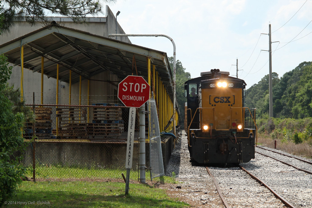 H&M Warehouse | CSXT 1138 heads out of the spur at H&M Wareh… | Henry ...