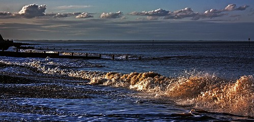 hornsea beach coast shingle sand waves surf breakers spray water sea northsea dusk sunset sydyoung sydpix