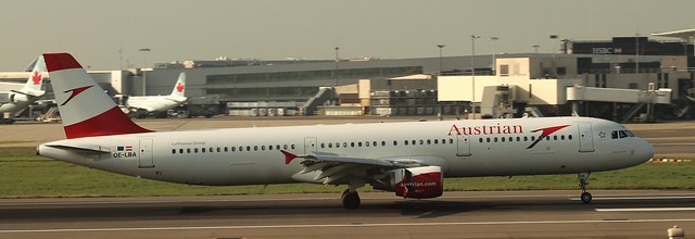 Airbus A321: 0552 OE-LBA A321-111 Austrian Airlines London Heathrow Airport