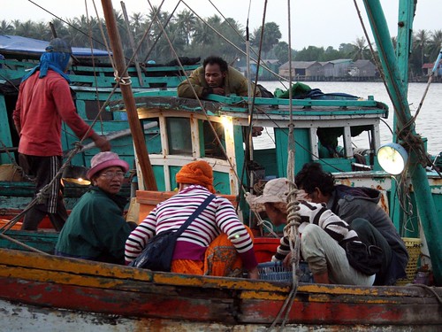 fish beach sunrise fishing asia cambodia southeastasia fishermen market shrimp fishingboats kampot