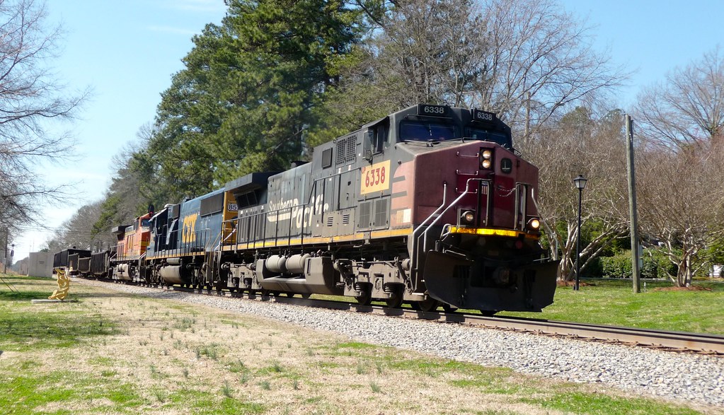 CSX W965-05 with an ex Southern Pacific leader at North En… | Flickr