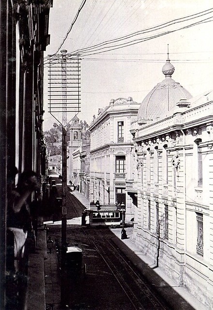 1907 el edificio Union Central, Agustinas y Ahumada esquina surponiente el Banco Santiago