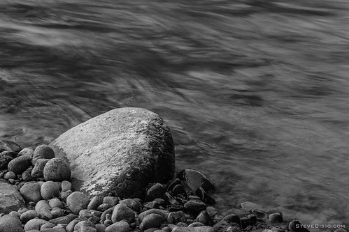 blackandwhite usa water monochrome rock river washington spring rocks unitedstates northwest pacificnorthwest northamerica orting piercecounty puyallupriver