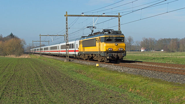 Zenderen NS 1765 met IC 145 Amsterdam - Berlin Ostbahnhof