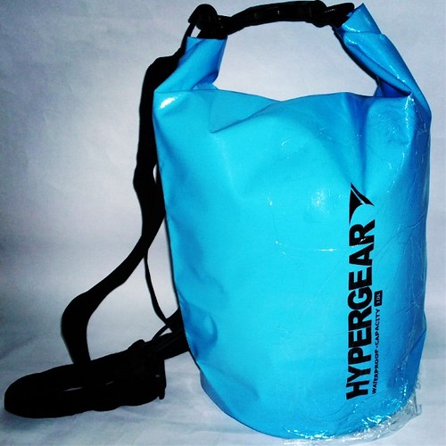 I am interested with #HyperGear product for quite a long time.. Thanks #ZaloraMalaysia #Zalora,I brought it from you. #WaterproofBag #Waterproof | by houfong