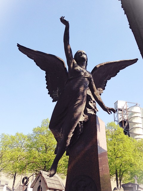 Angel at Cimetière du Montparnasse