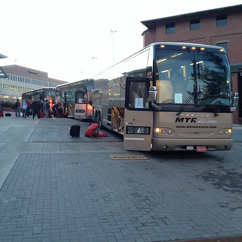 #WSU Marching band loading their gear onto buses for Spokane! #GoCougs #GildanNMBowl