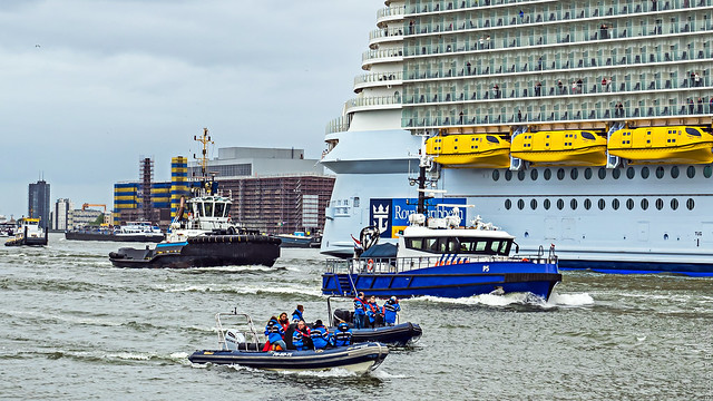 Work on the water - Nieuwe Maas - Port of Rotterdam