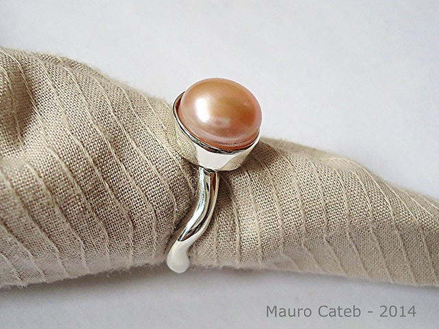 White gold and pearl ring
