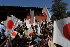 Children thank the people of Japan for their contribution to the local clinic