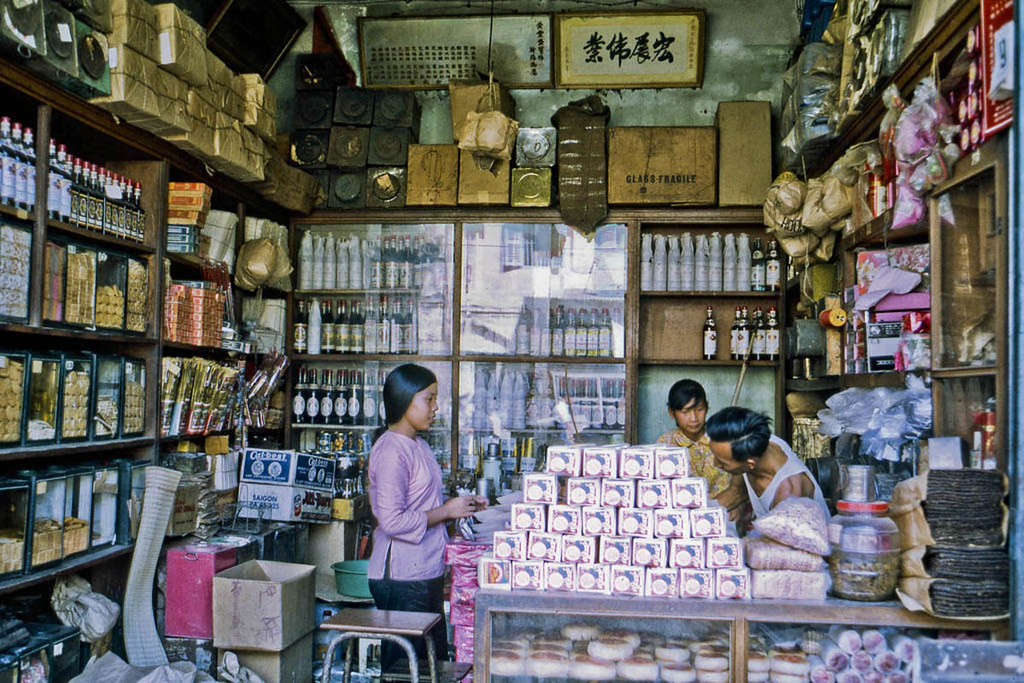 Tiệm tạp hóa tại khu thương mại phía đông TP Mỹ Tho, tỉnh Định Tường, 1969