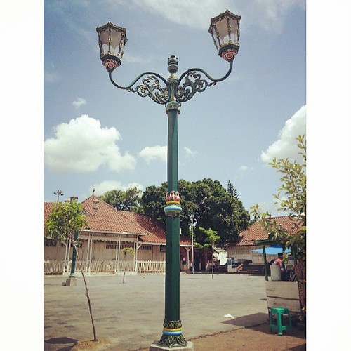 Another wonderfull lamp at masjid agung jogja #masjid #jogjakarta #yogyakarta #lamp #lampu #indonesia #instadonesia #instanusantara #igers #instapicture #instago #instagood #instagramhub #ighub #instaplace #instamood #igdroid #igdaily #instaddict #instada | by sochandaidai