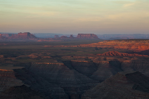 sunrise landscape dawn cloudy scenic monumentvalley muleypoint goosenecksofthesanjuan