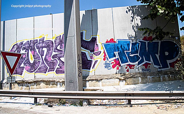 Graffiti sur autoroute [IMG_2496 A86 Tag]