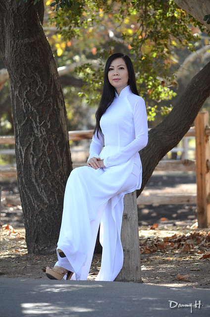 Ao Dai Trang - White Vietnamese Traditional Dress Irvine Regional Park